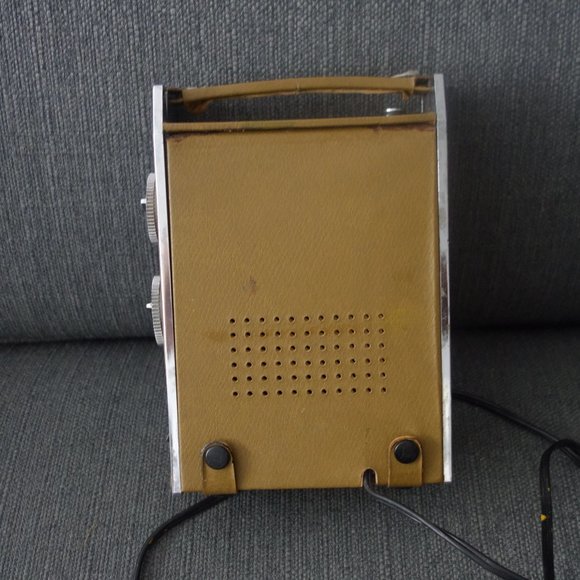 Vintage Juliette Model FPR-1278 Solid State AM/FM AC/DC Portable Radio Hong Kong - Picture 5 of 16